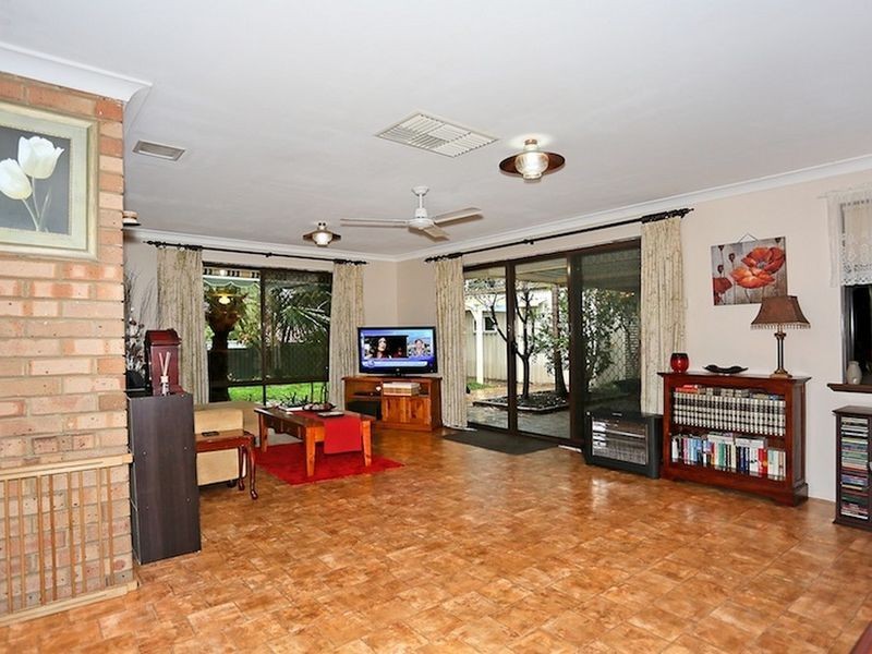 13 Pepperwood Rise, Halls Head WA 6210