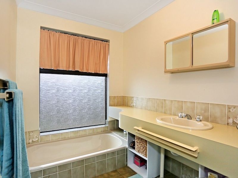 13 Pepperwood Rise, Halls Head WA 6210