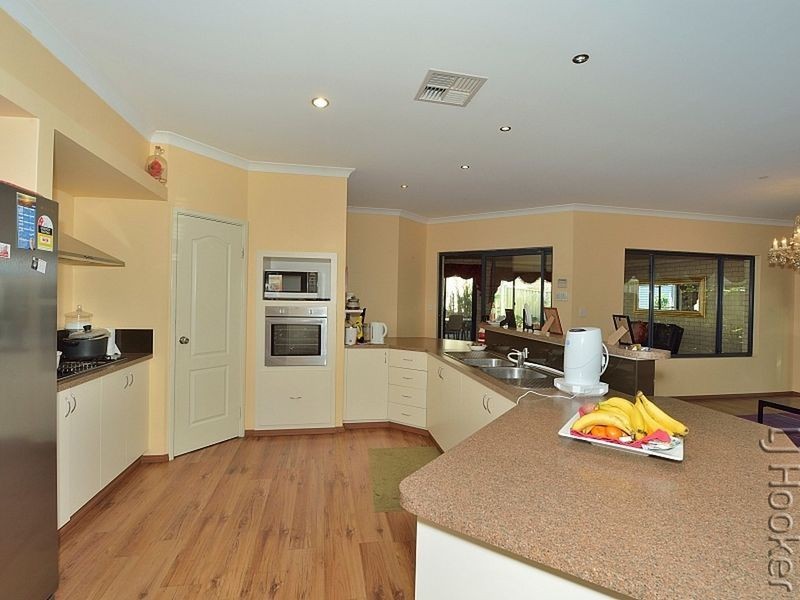 36 Ravendale Drive, Dudley Park WA 6210