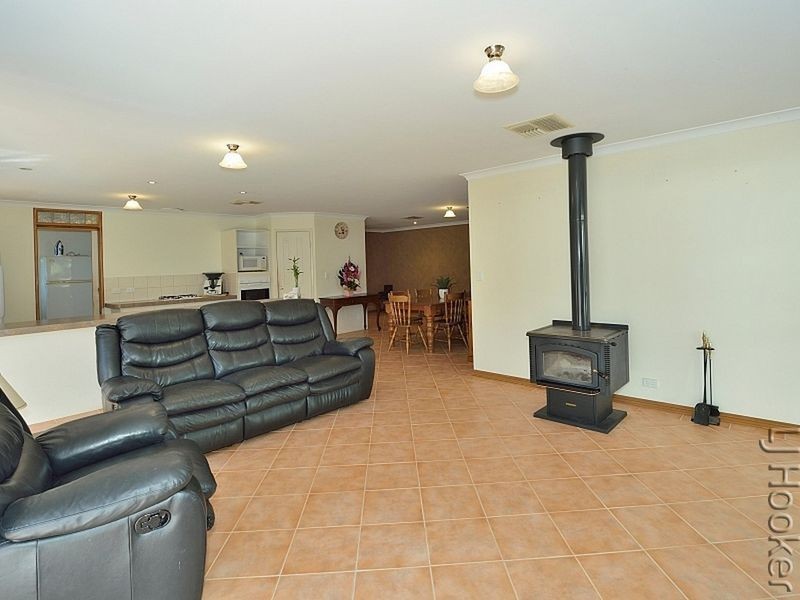 7 Bancroft Close, Greenfields WA 6210