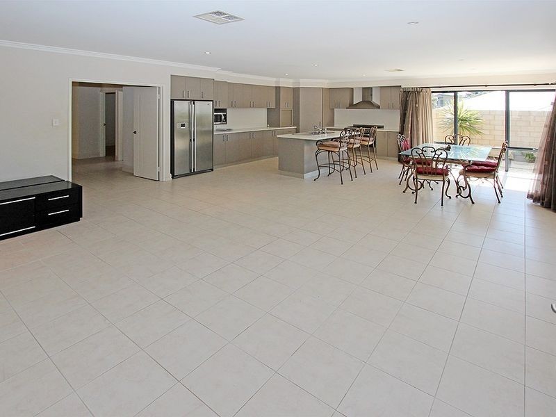 16 Bush View, Wannanup WA 6210