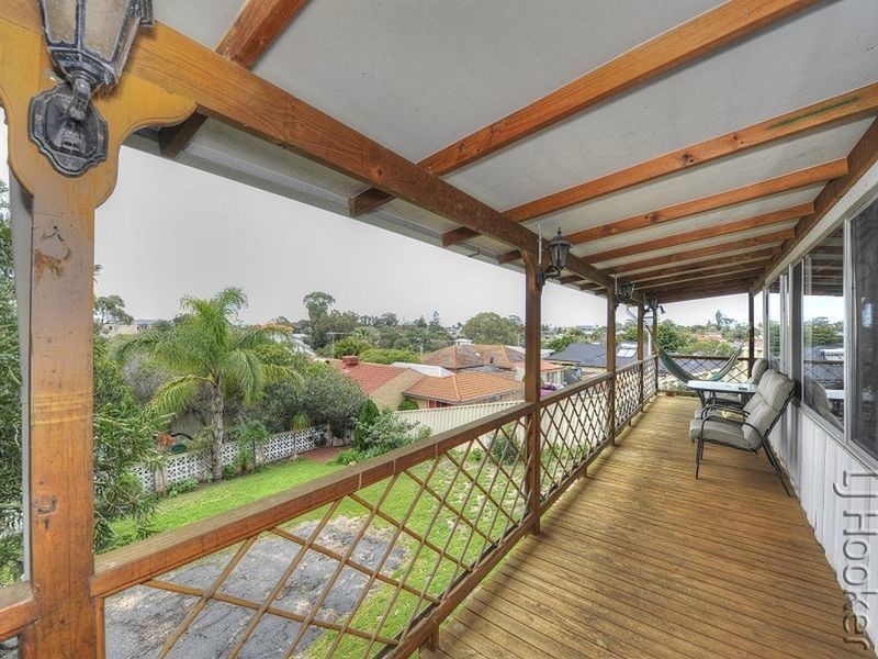 9 Valley Road, Halls Head WA 6210