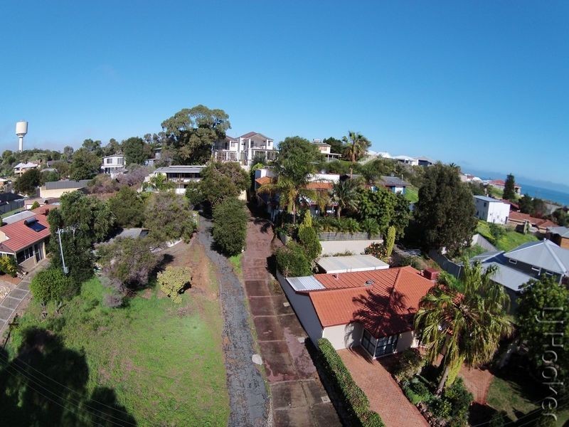 9 Valley Road, Halls Head WA 6210