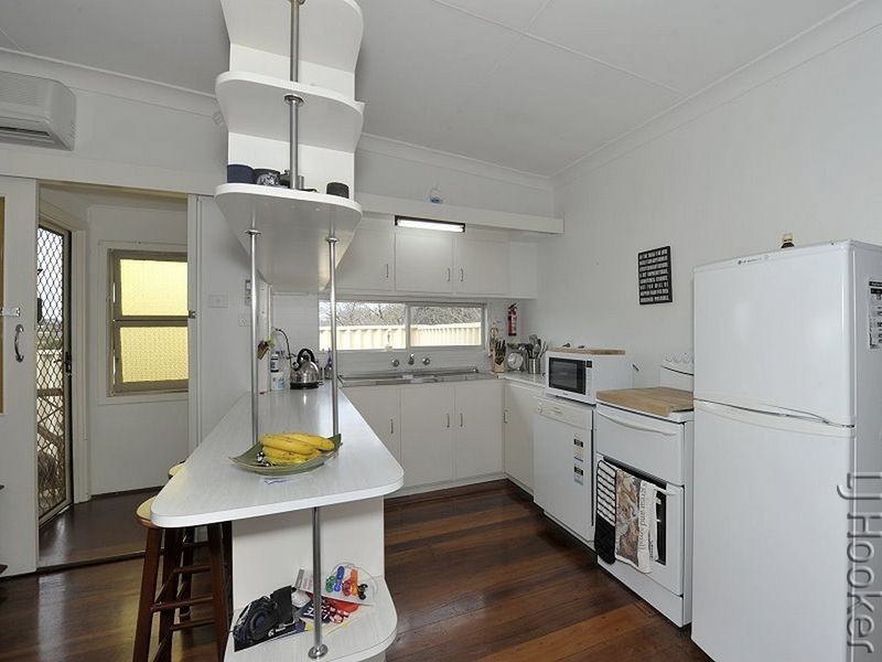 9 Valley Road, Halls Head WA 6210