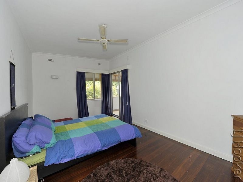 9 Valley Road, Halls Head WA 6210