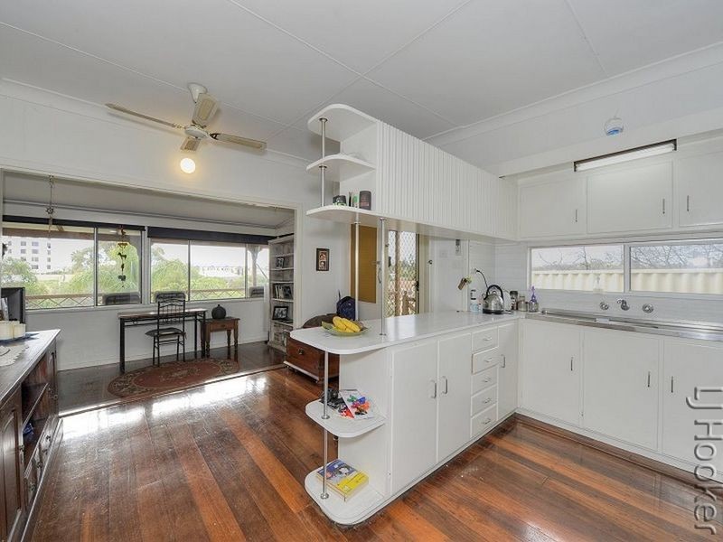 9 Valley Road, Halls Head WA 6210