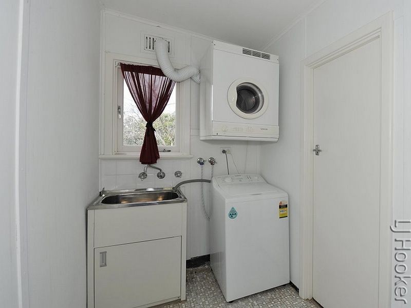 9 Valley Road, Halls Head WA 6210