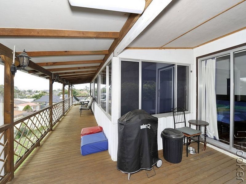 9 Valley Road, Halls Head WA 6210