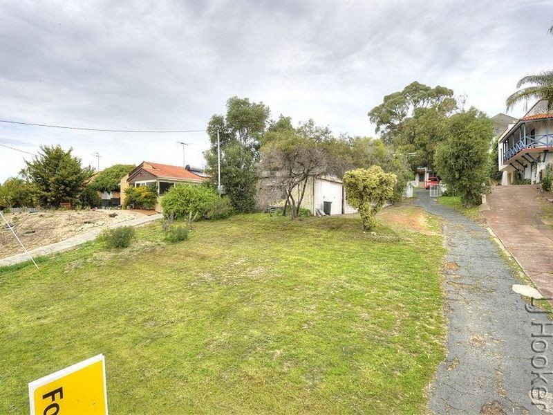 9 Valley Road, Halls Head WA 6210