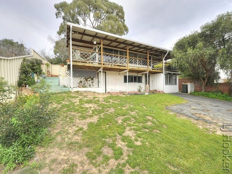 9 Valley Road, Halls Head WA 6210