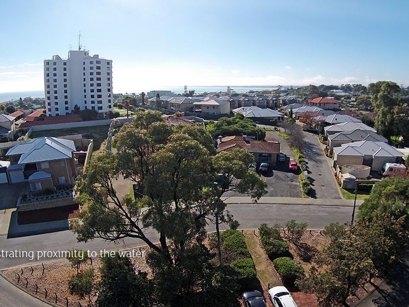 9 Valley Road, Halls Head WA 6210