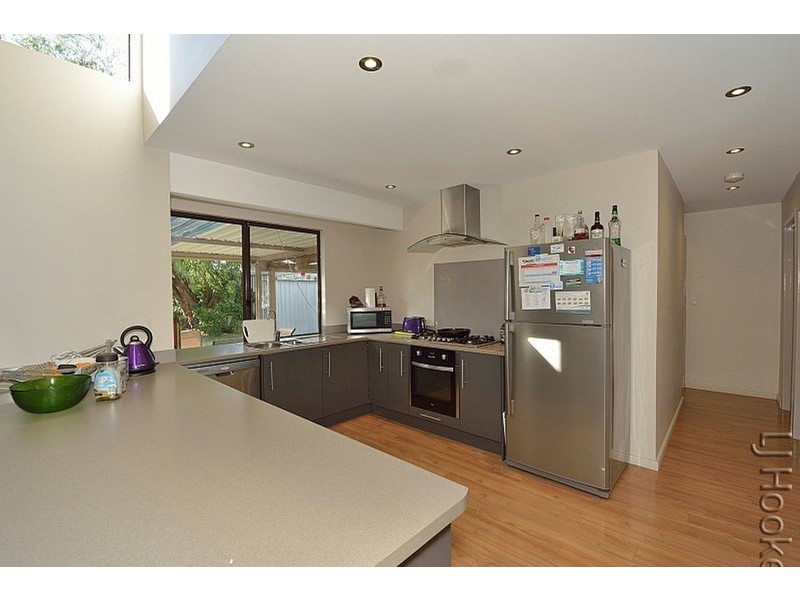 18 Mahogany Drive, Halls Head WA 6210