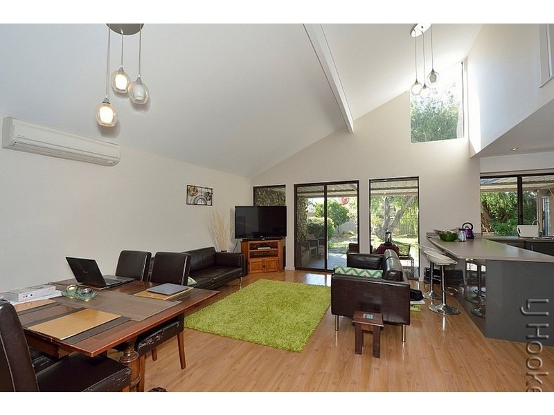 18 Mahogany Drive, Halls Head WA 6210