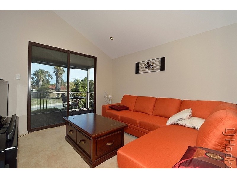 18 Mahogany Drive, Halls Head WA 6210