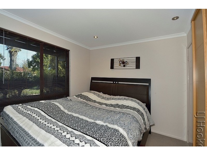 18 Mahogany Drive, Halls Head WA 6210