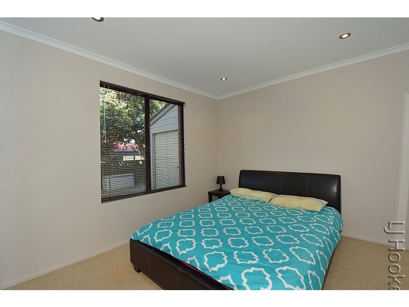18 Mahogany Drive, Halls Head WA 6210