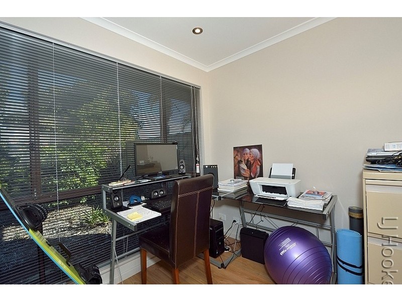 18 Mahogany Drive, Halls Head WA 6210