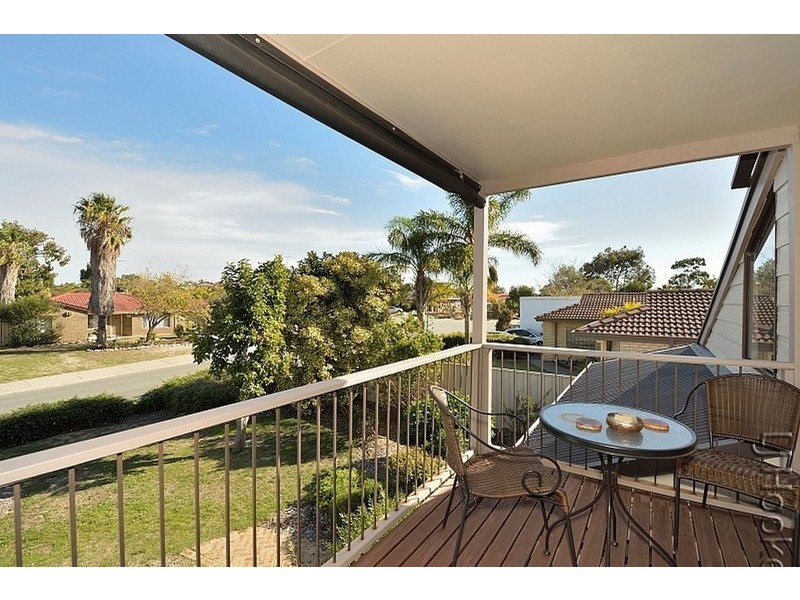 18 Mahogany Drive, Halls Head WA 6210