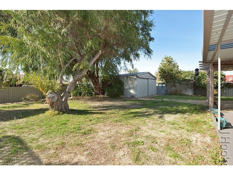 18 Mahogany Drive, Halls Head WA 6210