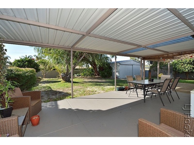 18 Mahogany Drive, Halls Head WA 6210