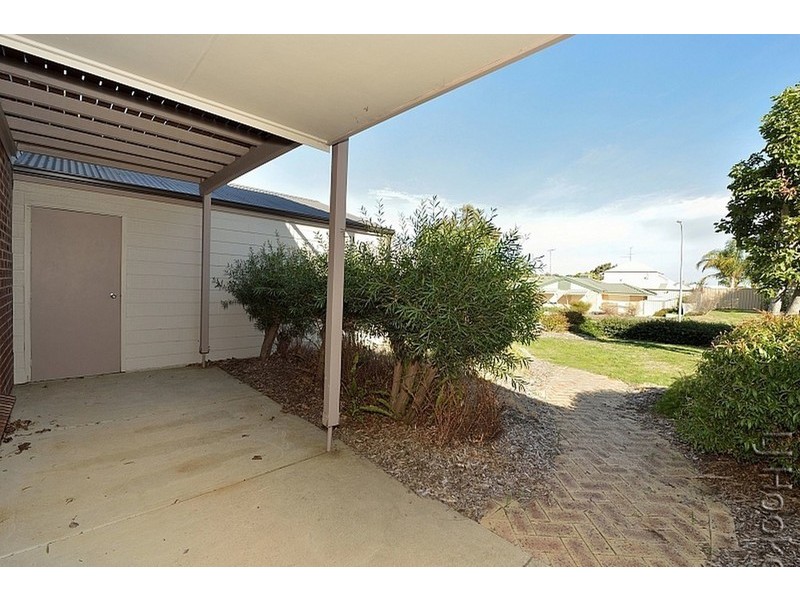 18 Mahogany Drive, Halls Head WA 6210
