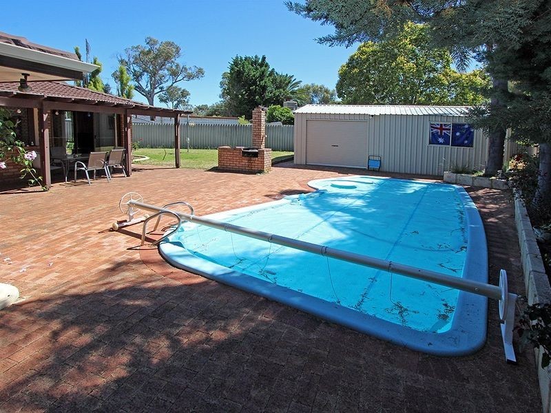 6 Volga Place, Greenfields WA 6210