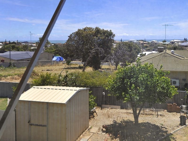 24 Lindley Road, Halls Head WA 6210