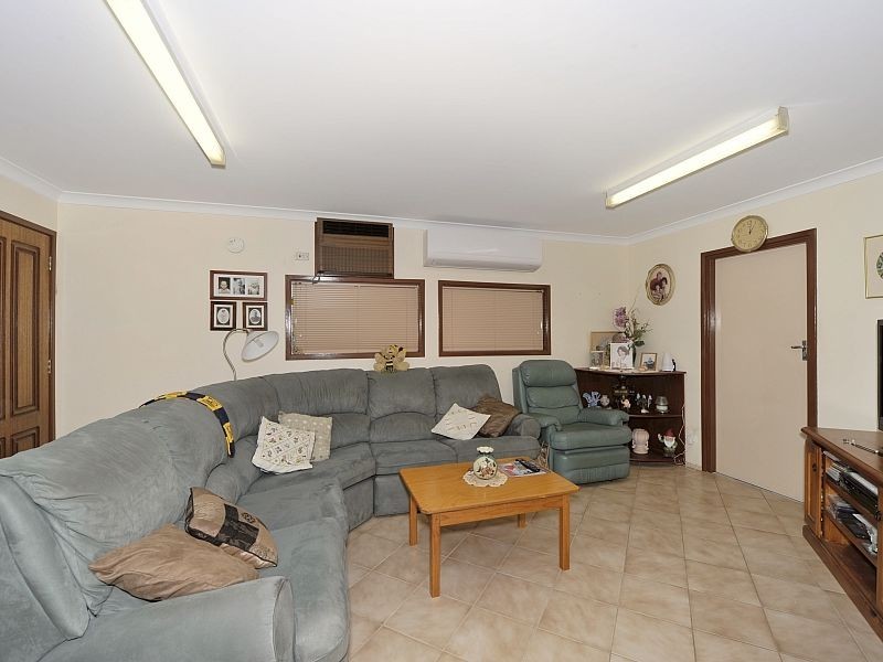 24 Lindley Road, Halls Head WA 6210