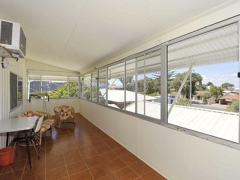 24 Lindley Road, Halls Head WA 6210