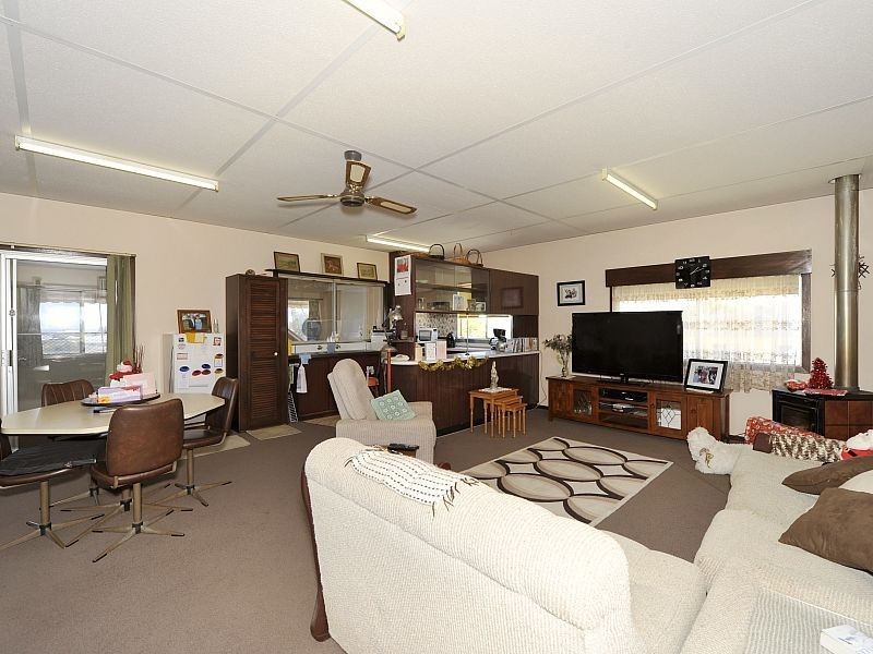 24 Lindley Road, Halls Head WA 6210