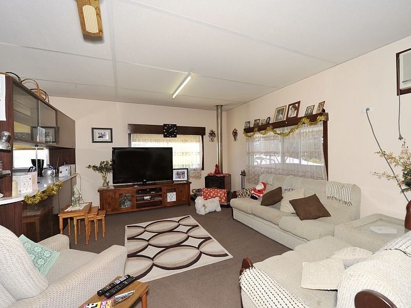 24 Lindley Road, Halls Head WA 6210