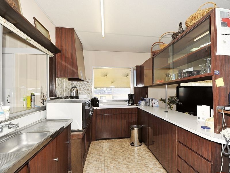 24 Lindley Road, Halls Head WA 6210