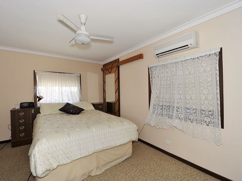 24 Lindley Road, Halls Head WA 6210