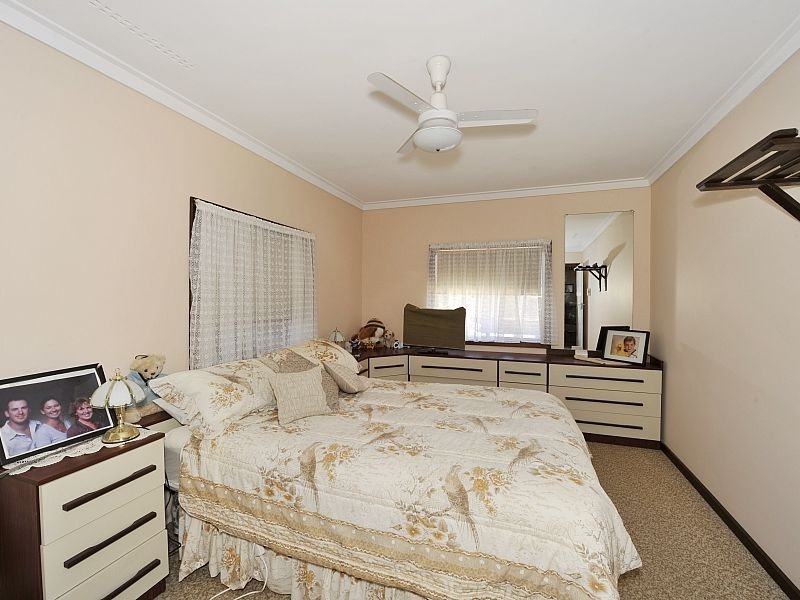 24 Lindley Road, Halls Head WA 6210