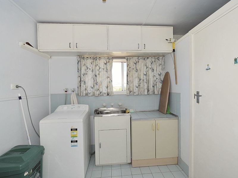 24 Lindley Road, Halls Head WA 6210