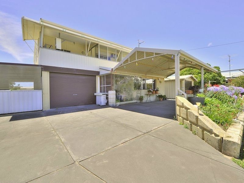 24 Lindley Road, Halls Head WA 6210