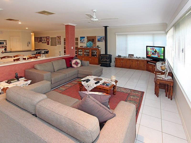 2 Regia Pass, Madora Bay WA 6210