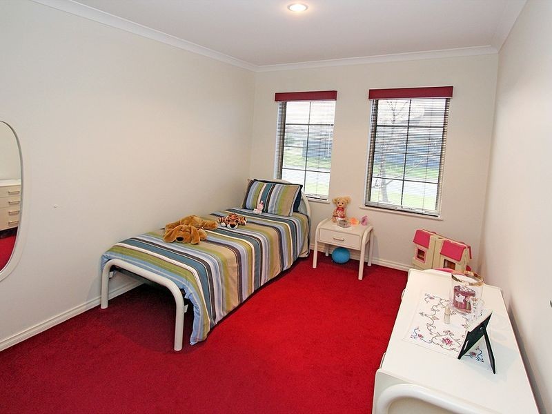 2 Regia Pass, Madora Bay WA 6210