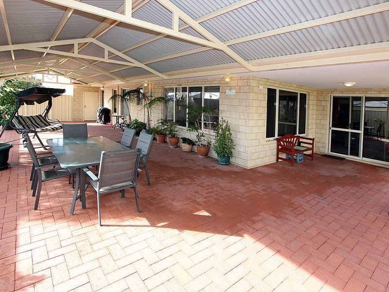 2 Regia Pass, Madora Bay WA 6210