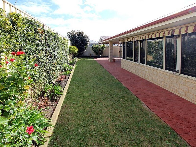 2 Regia Pass, Madora Bay WA 6210