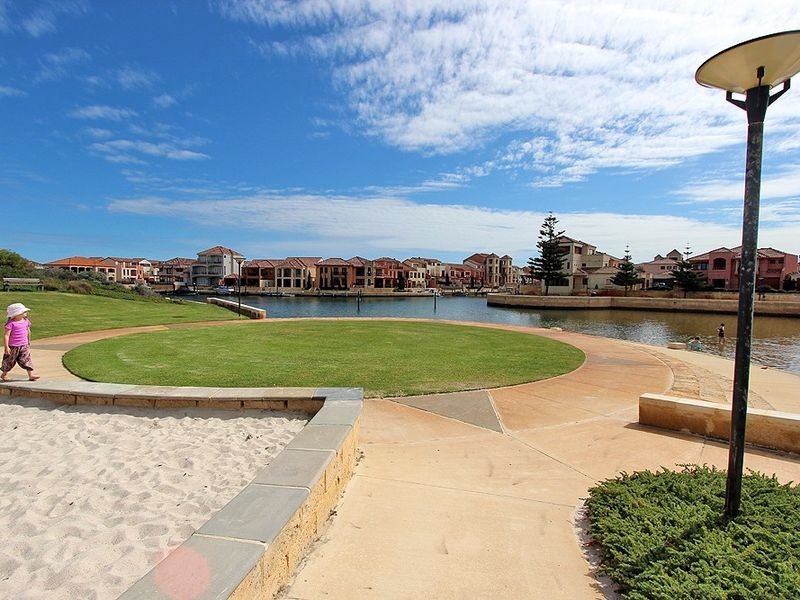 35 Princeton Drive, Wannanup WA 6210