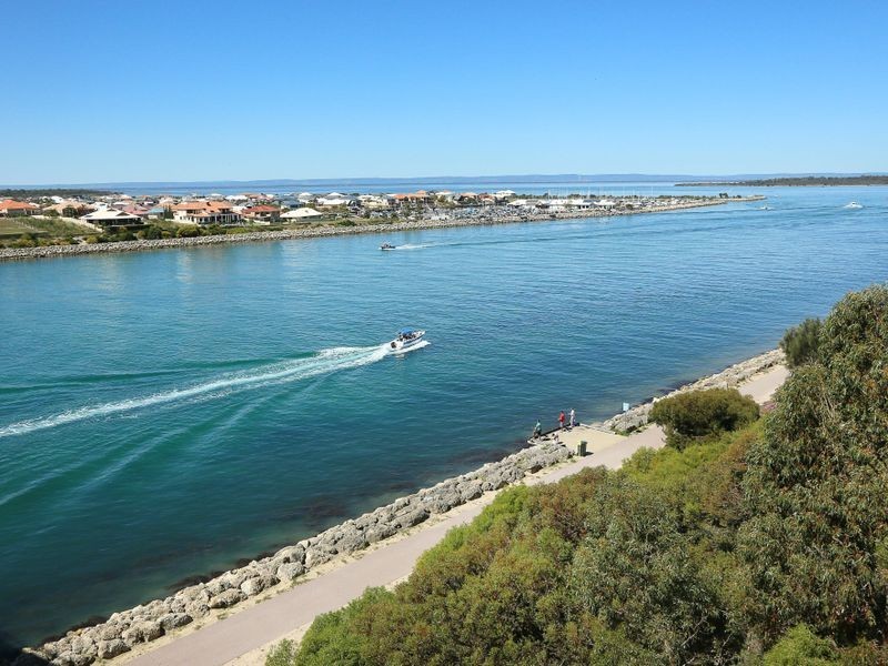 35 Princeton Drive, Wannanup WA 6210