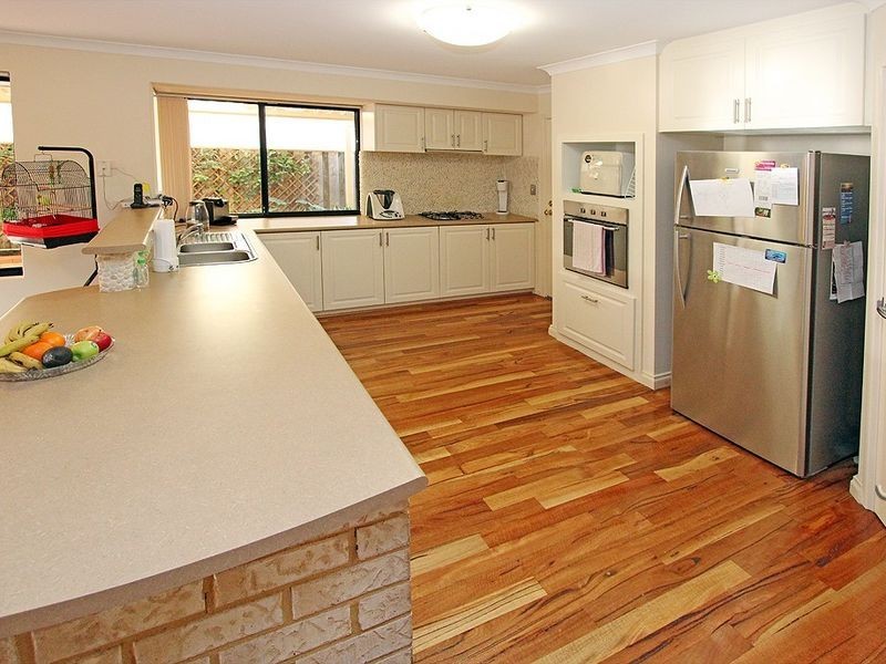 6 Malibu Point, Halls Head WA 6210