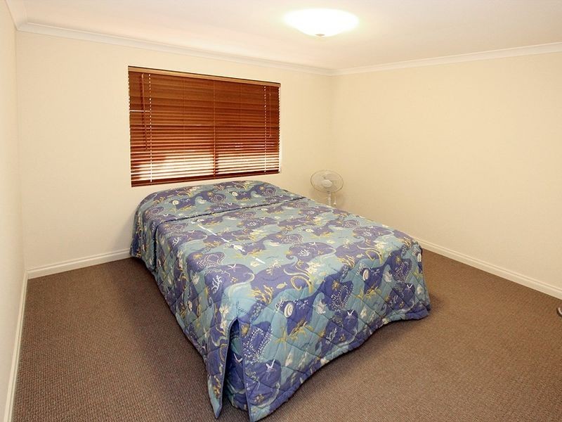 6 Malibu Point, Halls Head WA 6210