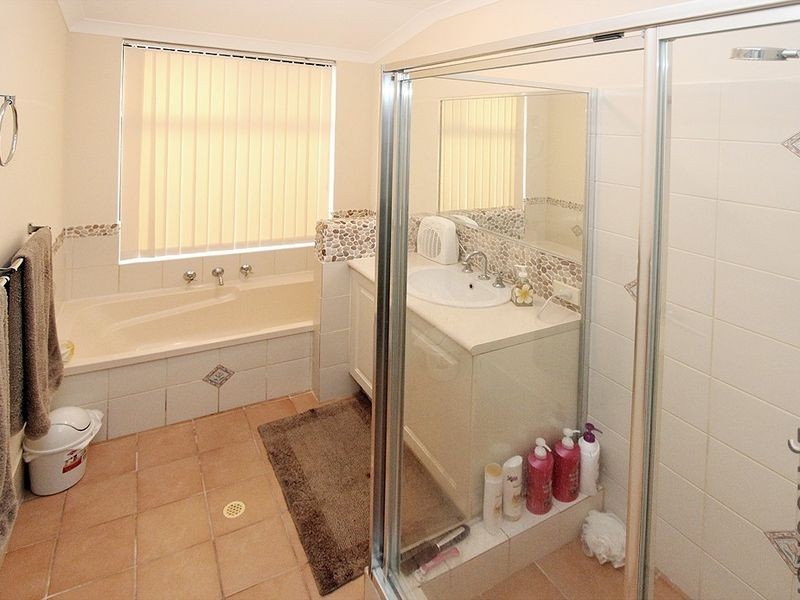 6 Malibu Point, Halls Head WA 6210