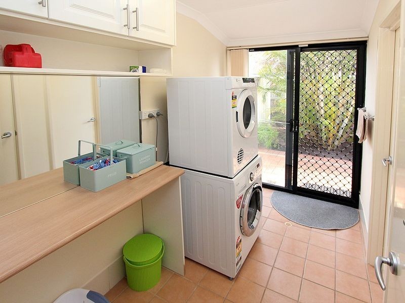 6 Malibu Point, Halls Head WA 6210