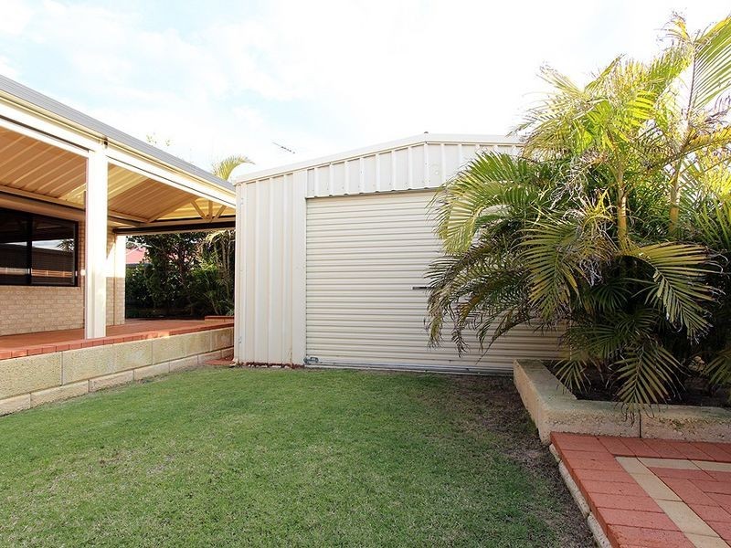 6 Malibu Point, Halls Head WA 6210