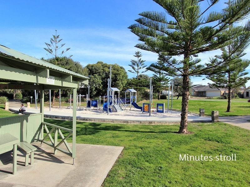 6 Malibu Point, Halls Head WA 6210