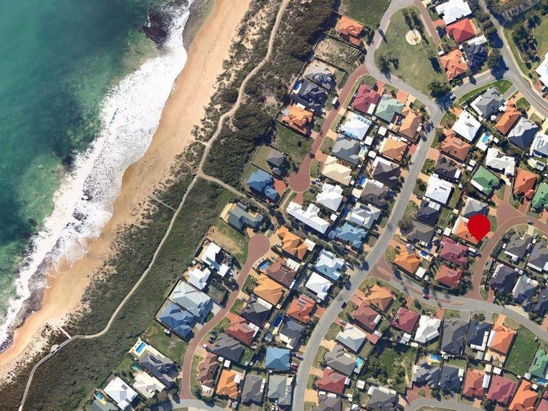 6 Malibu Point, Halls Head WA 6210
