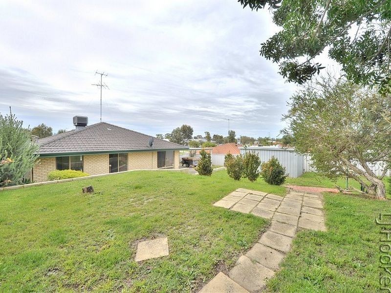 26 Casuarina Drive, Halls Head WA 6210